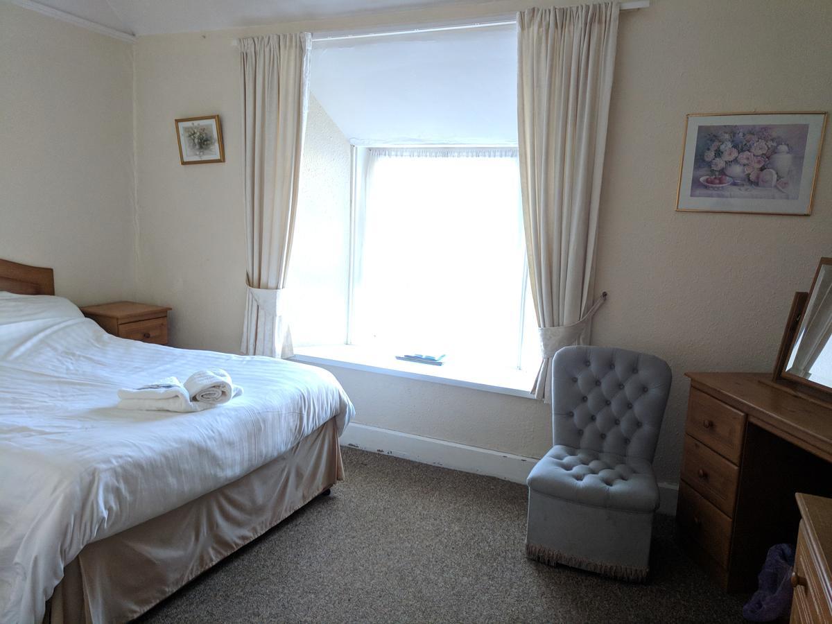 The Castle Hotel Lampeter Exterior foto